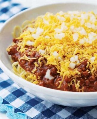  Cincinnati Chili: Een rijke kruidenmix ontmoet een romige kaas topping voor de ultieme comfortfood ervaring!