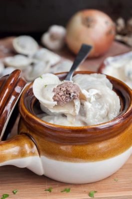  Pelmeni: Een Smakelijke Ontdekkingsreis van Gevulde Dumplings met een Zingende Bouillon!