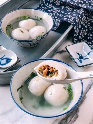  Zhoukou Shi Yi Tang Yuan: Een zoete en hartige combinatie van traditionele Chinese dumplings met een onverwachte twist!