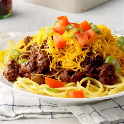  Cincinnati Chili: Een pittige, rijke tomatensaus met een onvoorspelbare twist van kaneel!