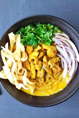 Khao Soi Gai: Een romige curry met kruidige hints en een knapperige noedelcrunch!